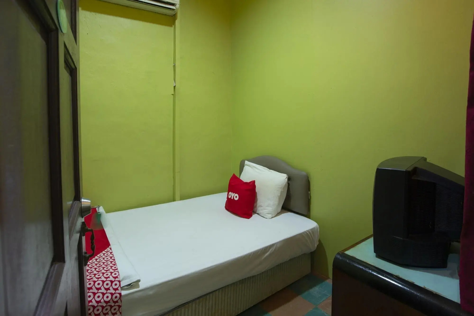 Photo - SPOT ON 90137 Casavilla Hotel Pudu