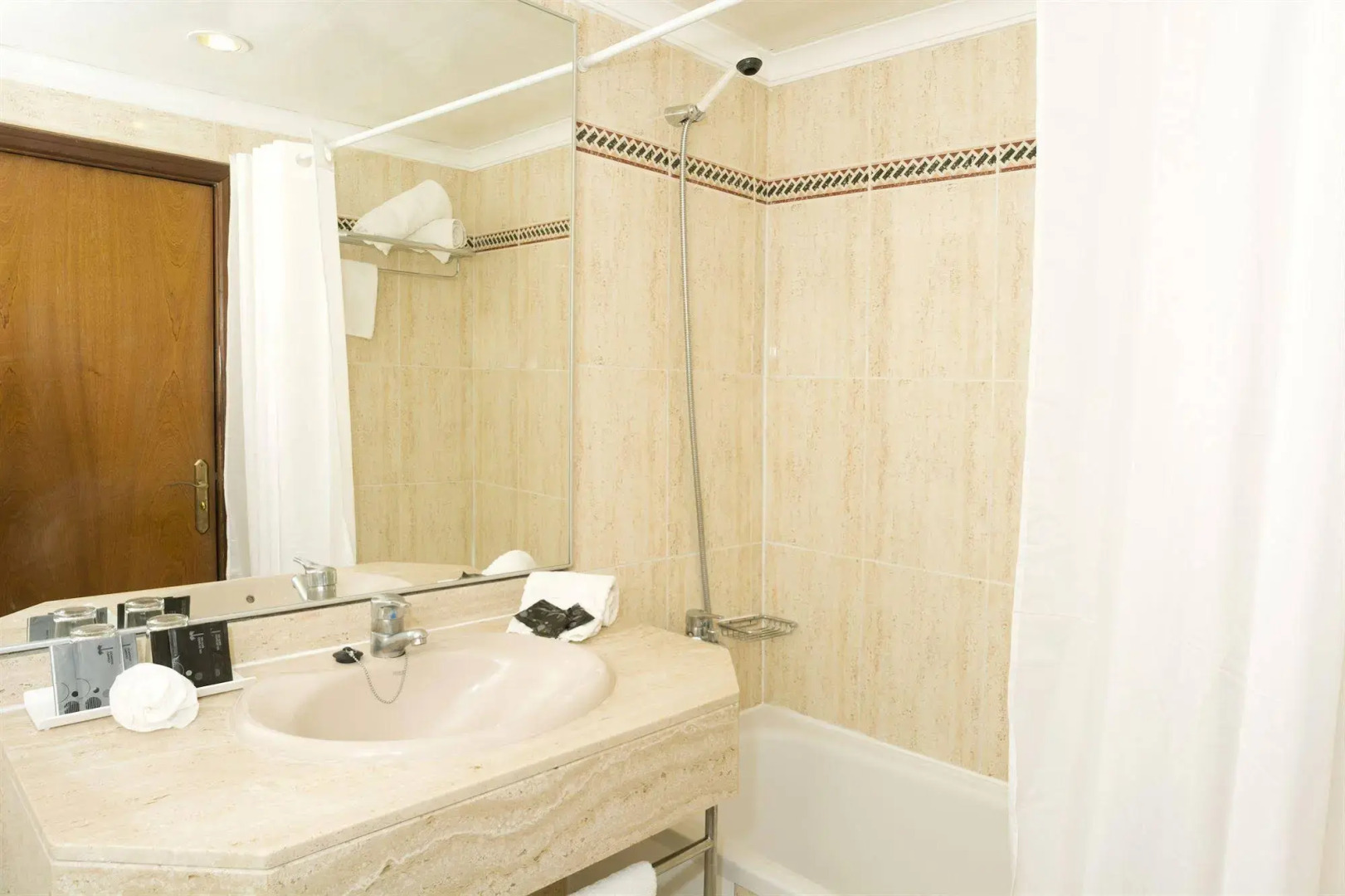 Photo - HSM Regana - Adults Only