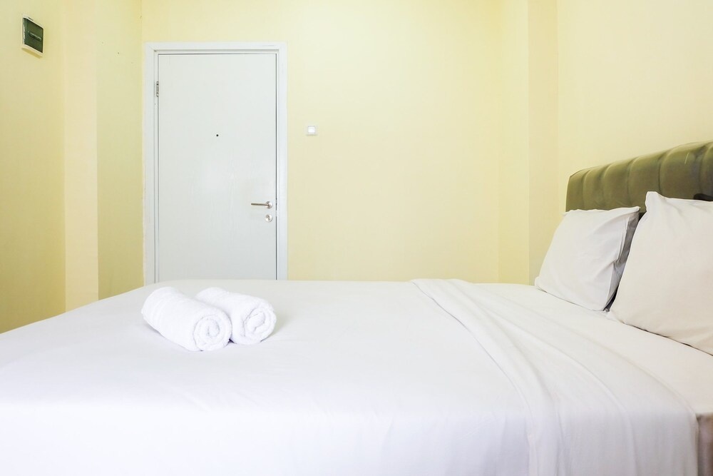 Minimalist Studio Green Pramuka Apartment