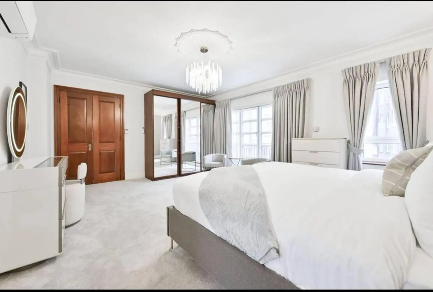 Photo - Carlton Court - Mayfair