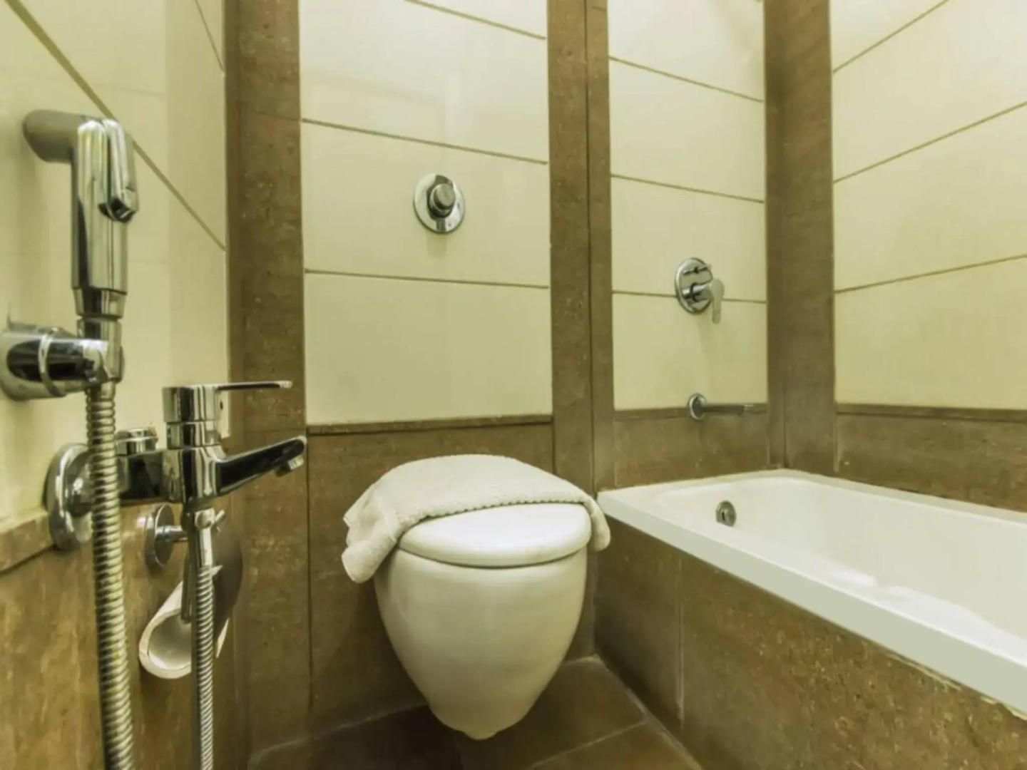 Photo - Jaipur Hotel Golden Manor By BrandMyHotel-City Center Bani Park Jaipur