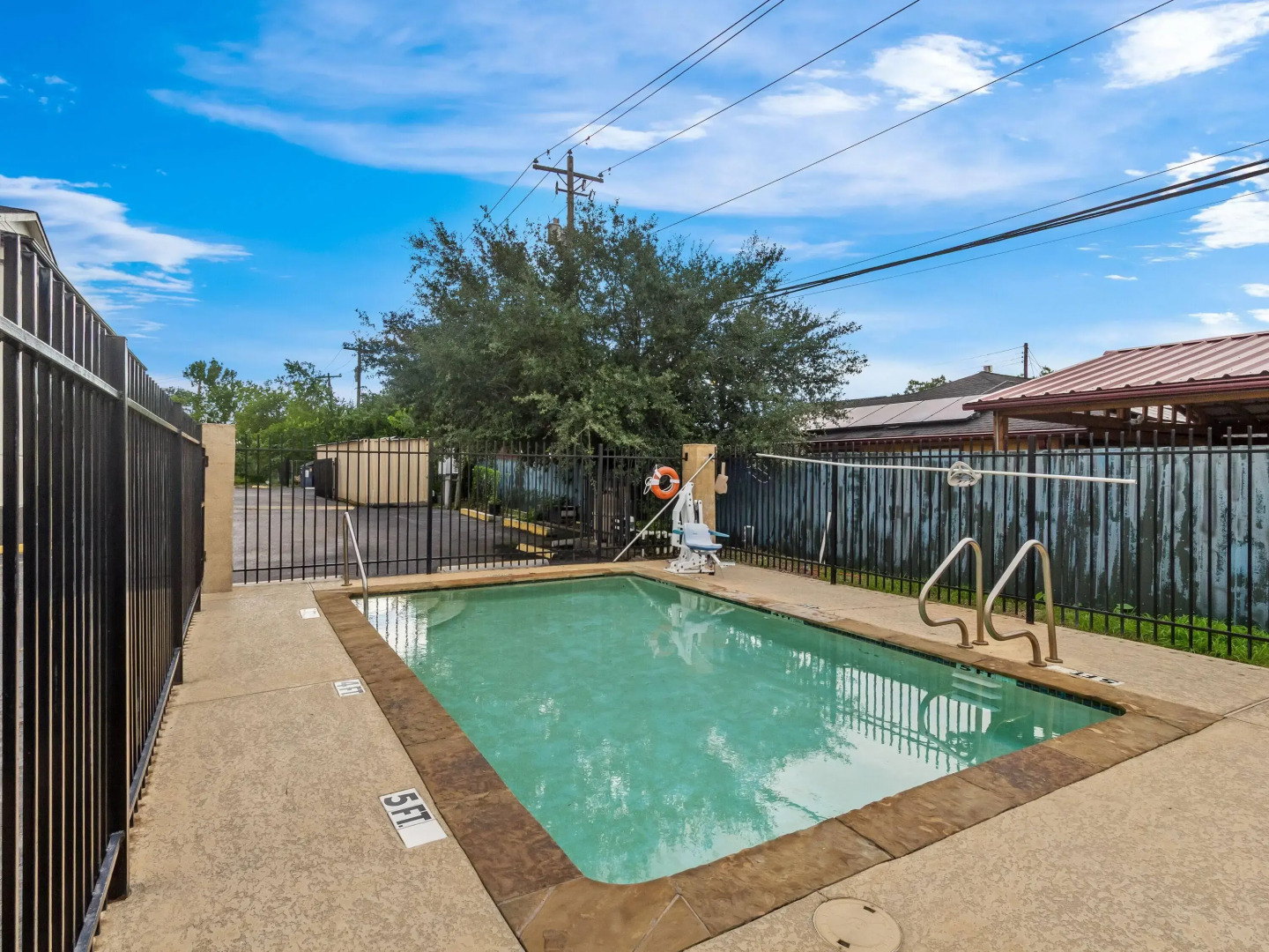 Photo - Days Inn by Wyndham Houston East