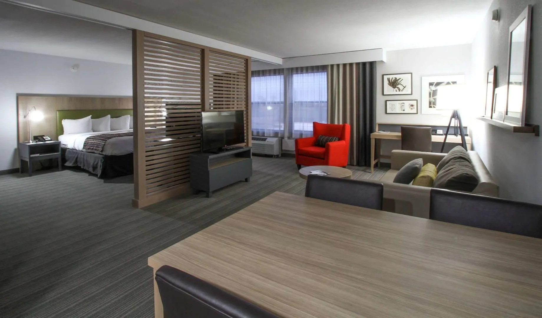 Photo - GreenTree Inn & Suites Phoenix Sky Harbor