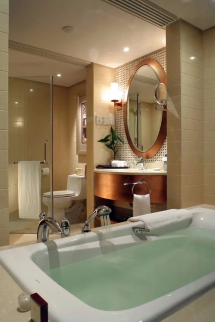 Photo - The Lakeview Hotel