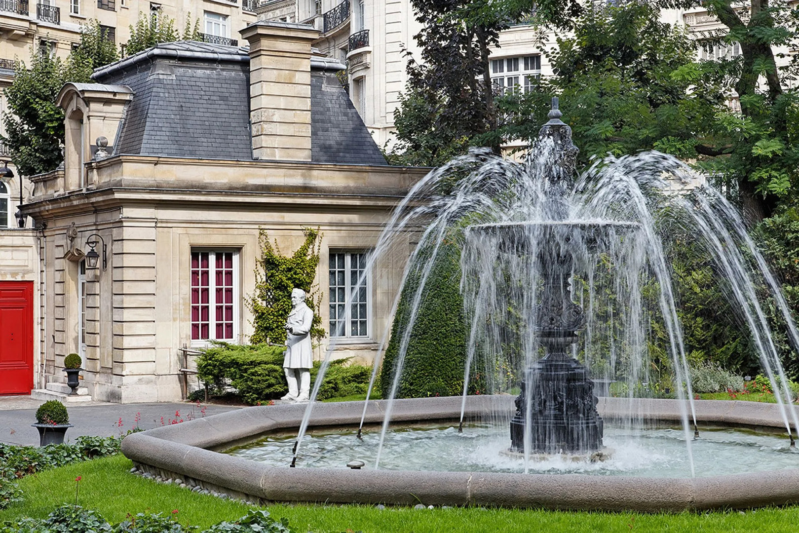 Photo - Saint James Paris
