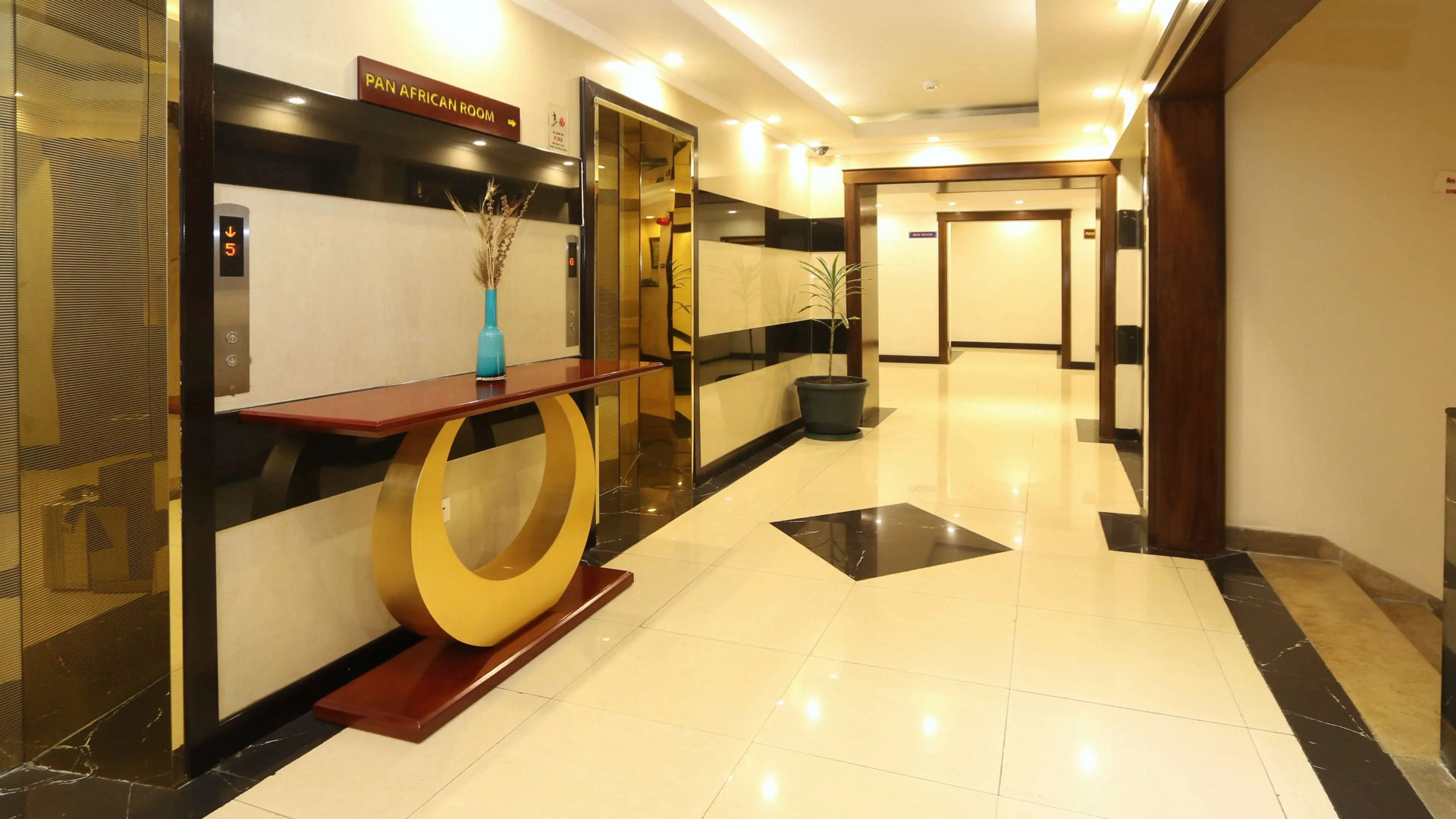 Foto - Elilly International Hotel