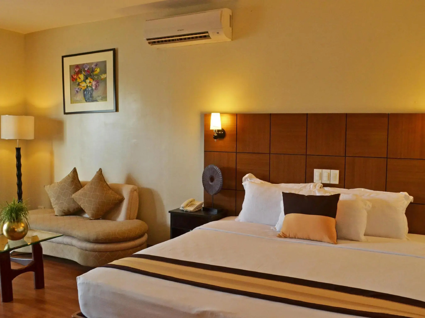 Foto - The Pinnacle Hotel and Suites