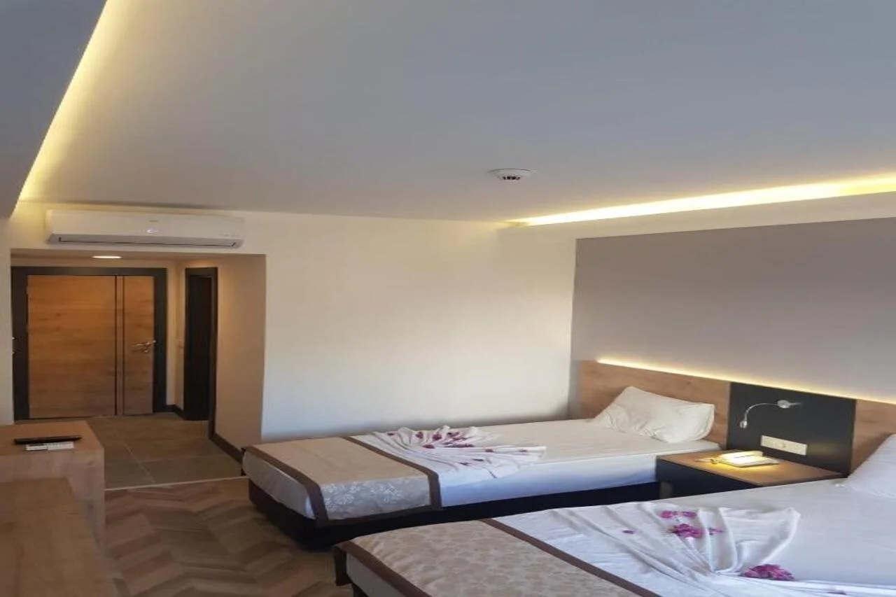 Photo - Clover Magic Park Side Hotel