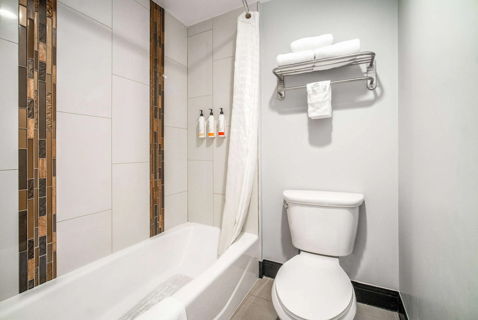 Photo - Travelodge Inn & Suites by Wyndham Bell Los Angeles Area