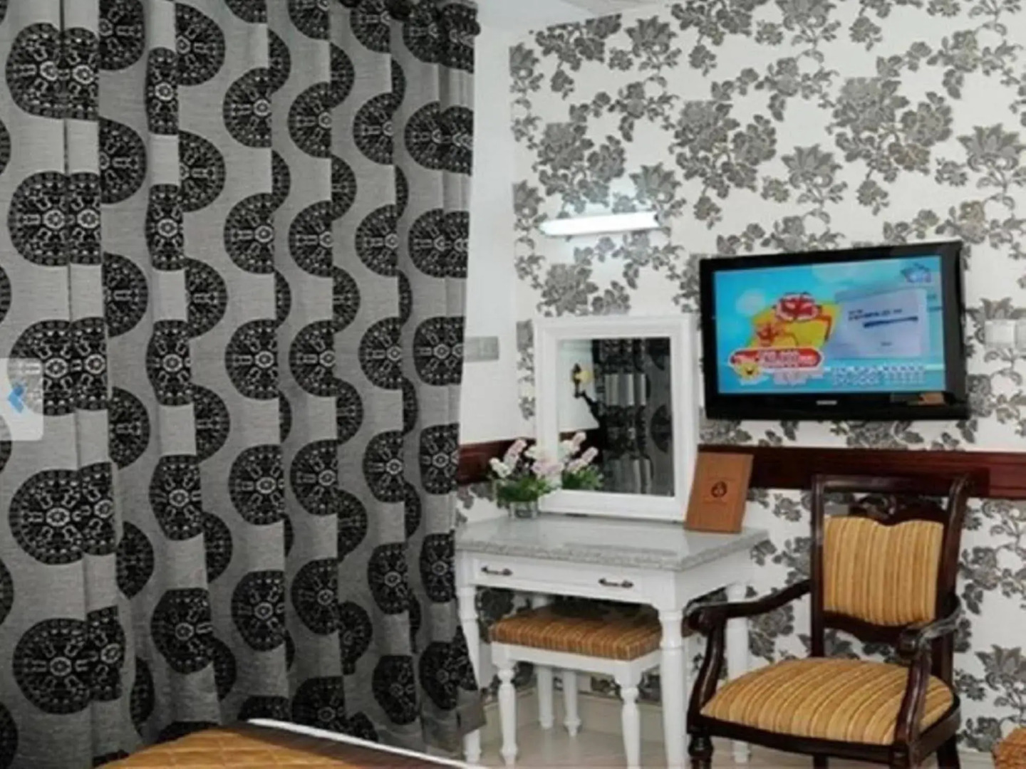 Photo - HOANG THANH THUY AIRPORT HOTEL 2 - Gần Ẩm Thực Đêm Chợ Hoàng Hoa Thám