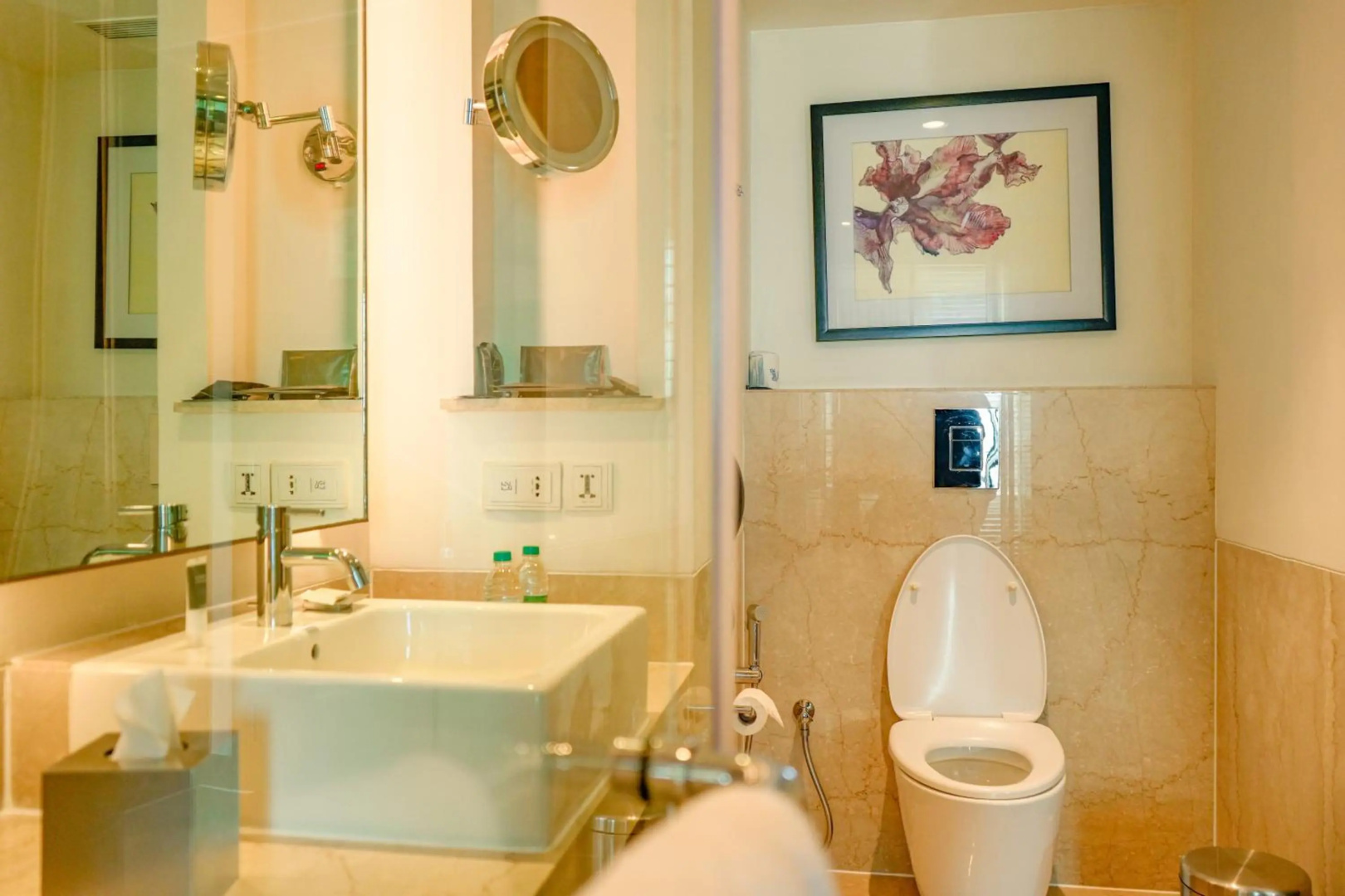 Photo - Courtyard by Marriott Gurugram Downtown