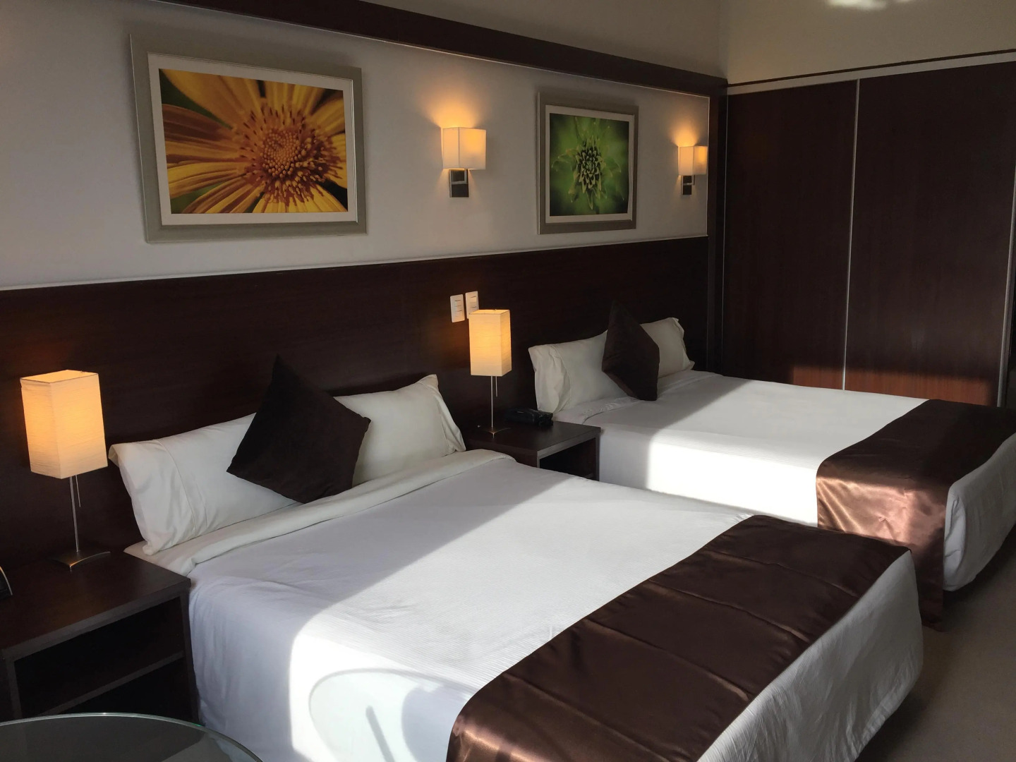 Photo - Weston Suites Hotel