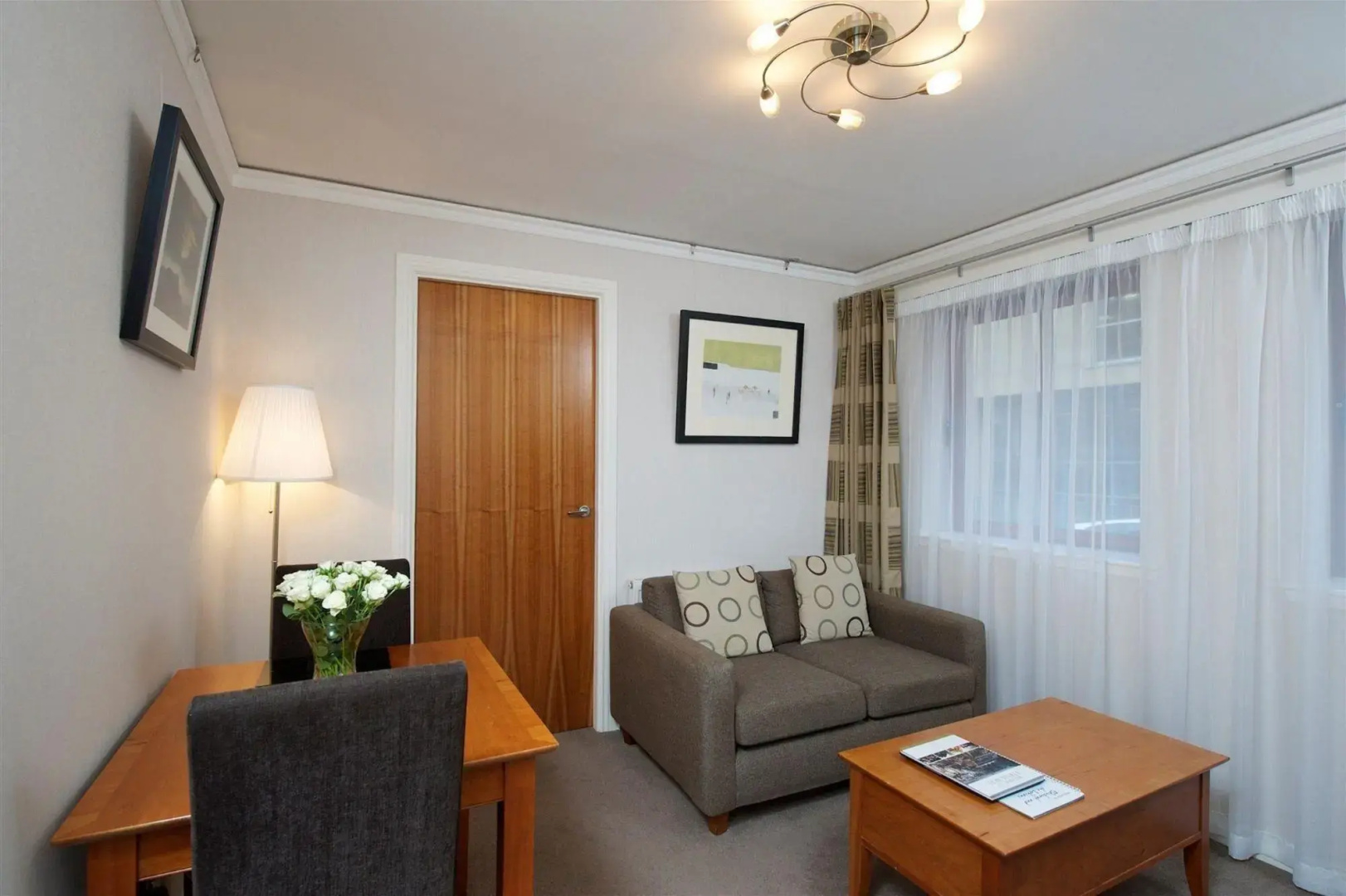 Foto - The Knight Residence Apartments by Mansley