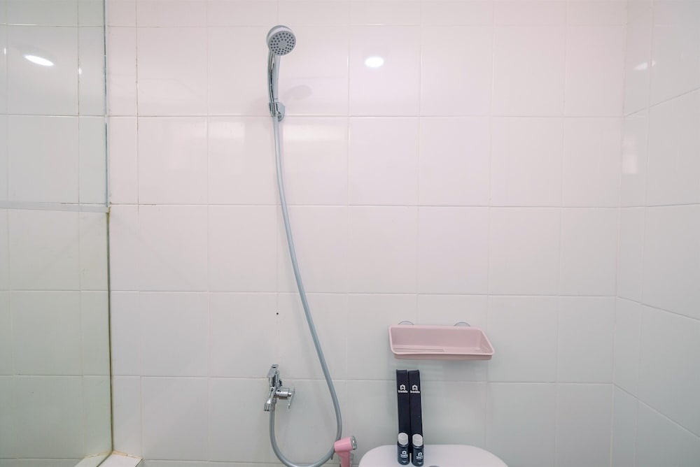 Cozy Stay 2BR Bassura City Apartment