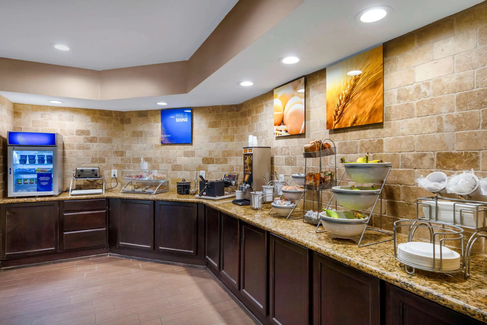Photo - Comfort Suites North Dallas