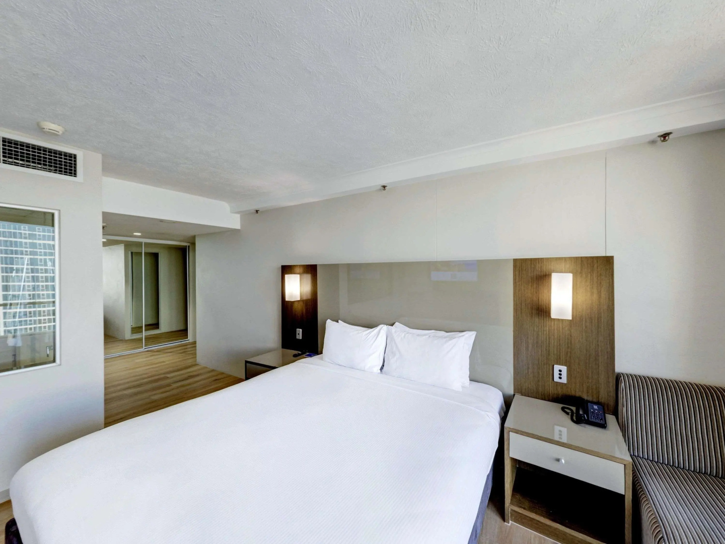 Photo - Novotel Surfers Paradise