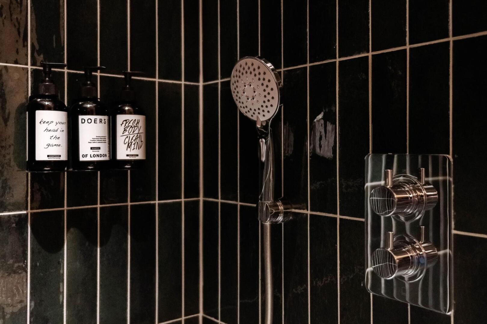 Photo - room2 London Chiswick Hometel