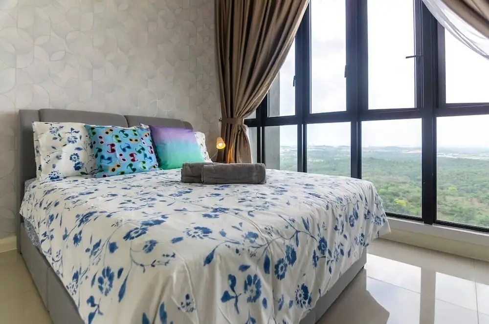 3BR D'pristine Suite Near Legoland, Stunning Views