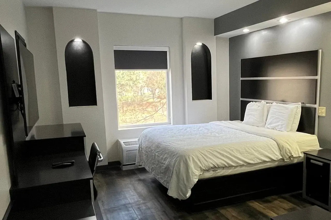 Photo - Sonesta Essential Savannah