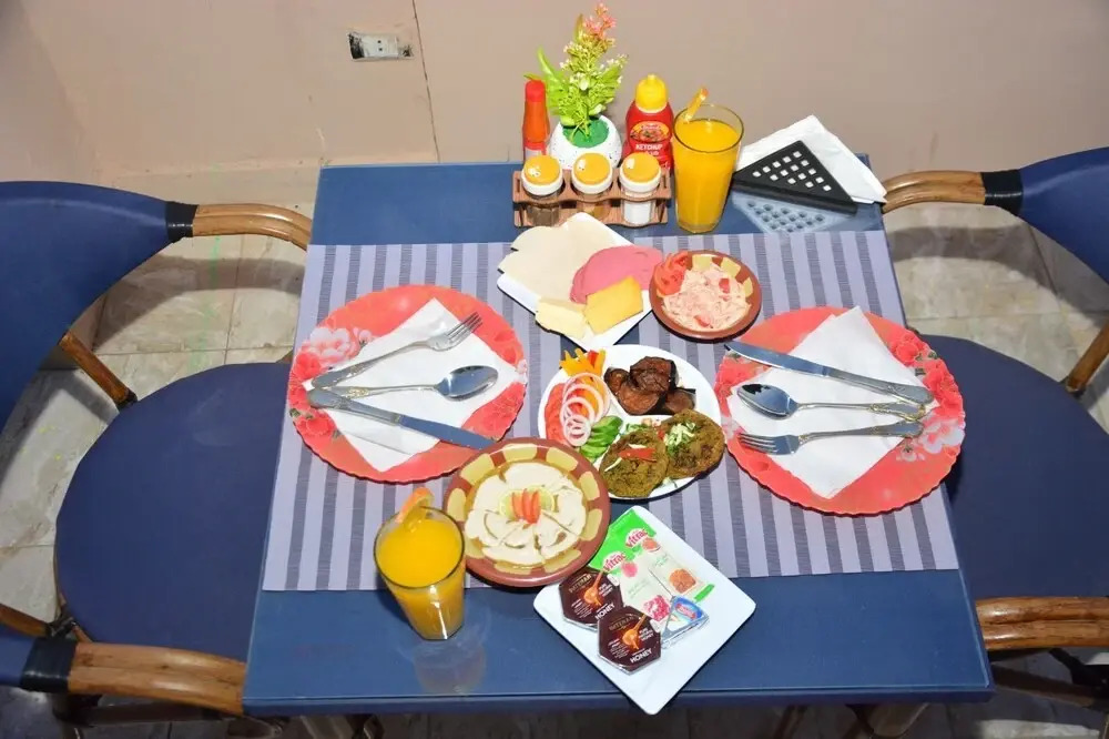 Foto - Sneferu Pyramids inn - Full Pyramids View