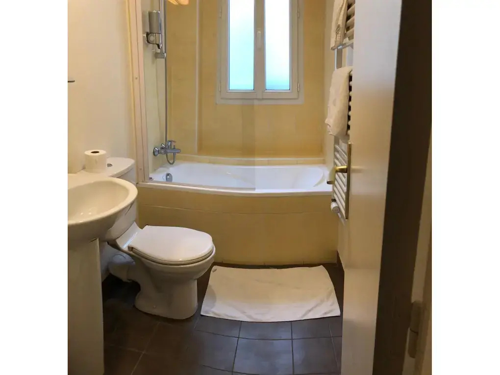 Photo - Hotel des Bains à 10 min de Paris
