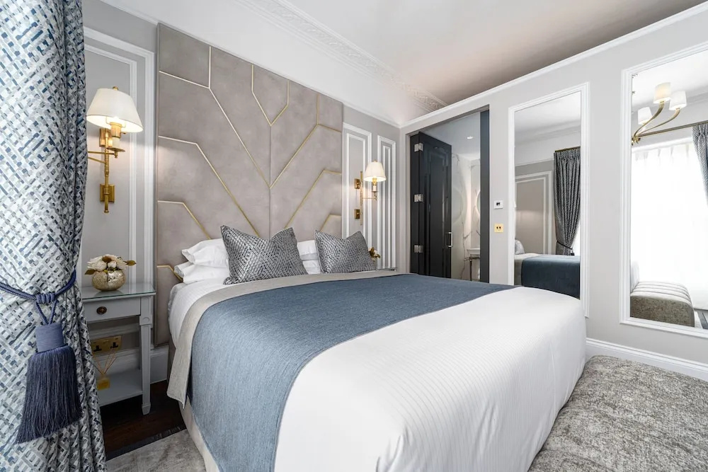 Photo - No.4 Carlton Hotel