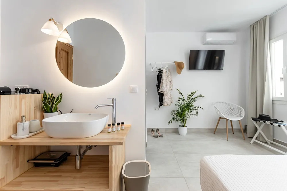 Photo - Golden Bird's