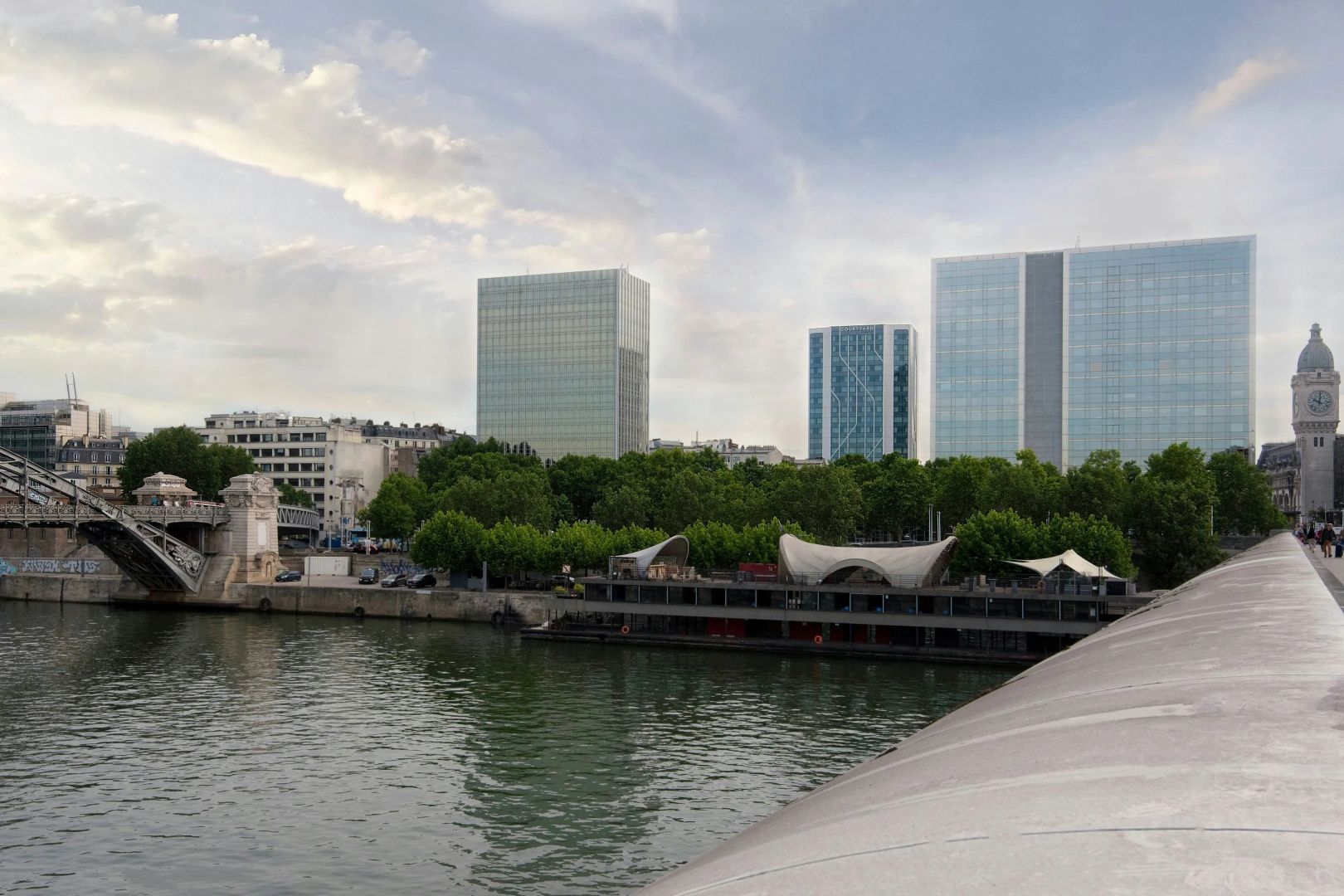 Photo - Courtyard by  Marriott Paris Gare de Lyon