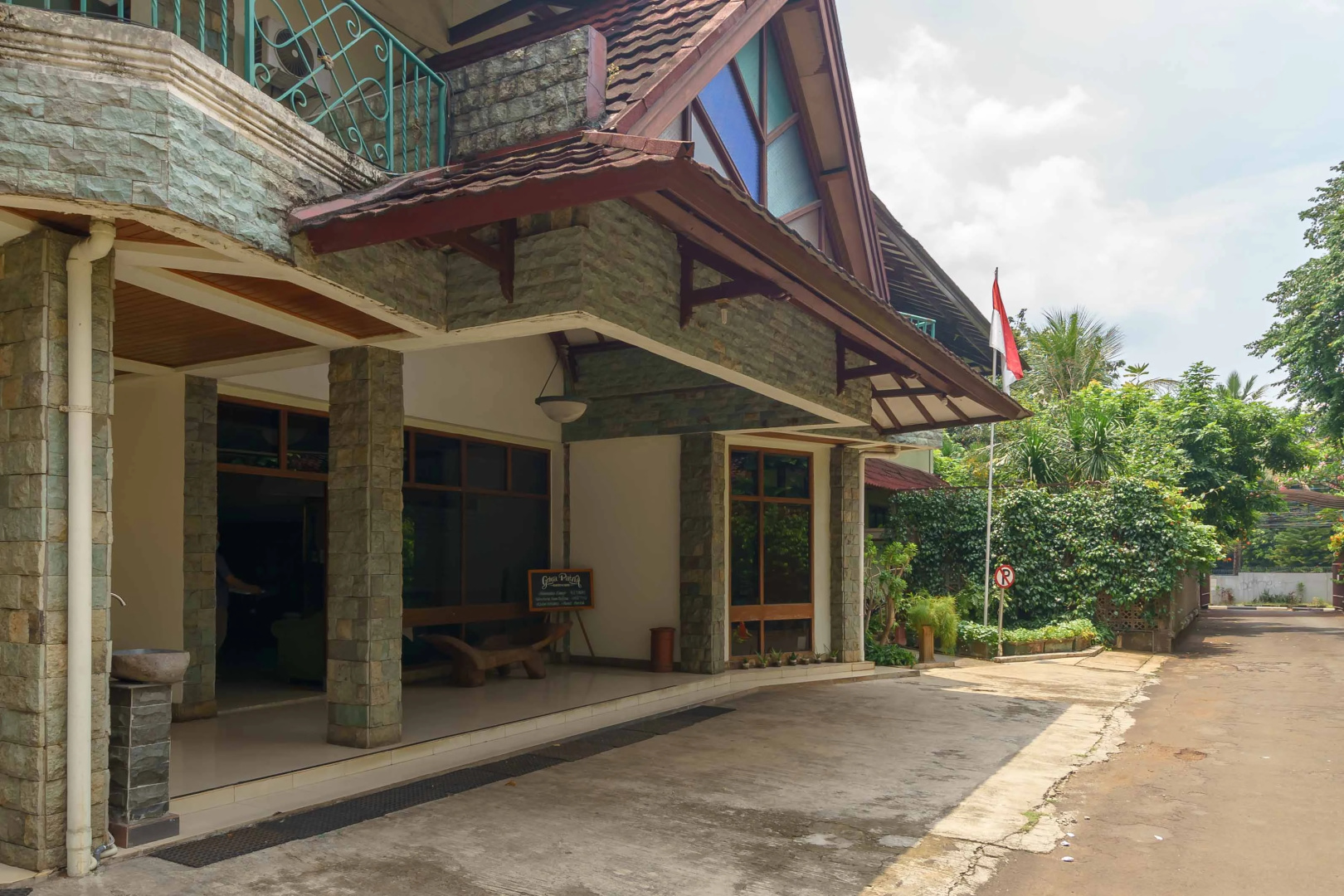Foto - RedDoorz Plus near Kemang Raya
