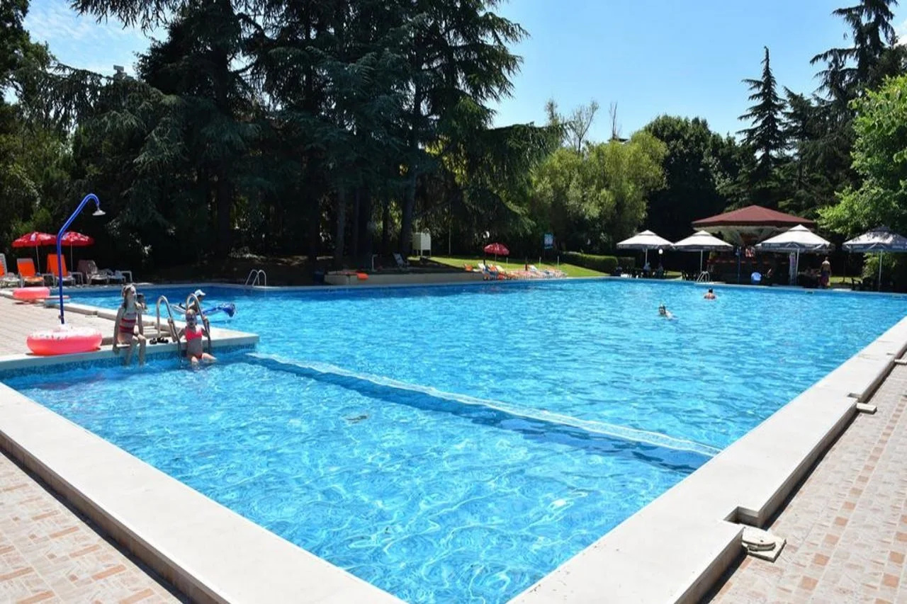 Photo - Hotel Ambassador - Free Parking