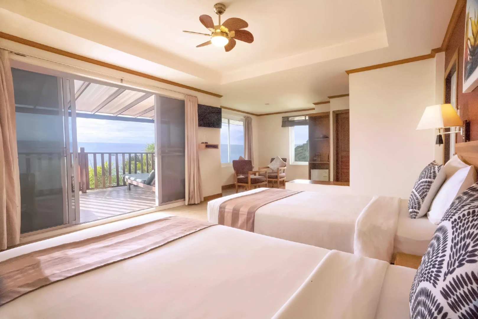 PINNACLE KOH TAO DIVE RESORT