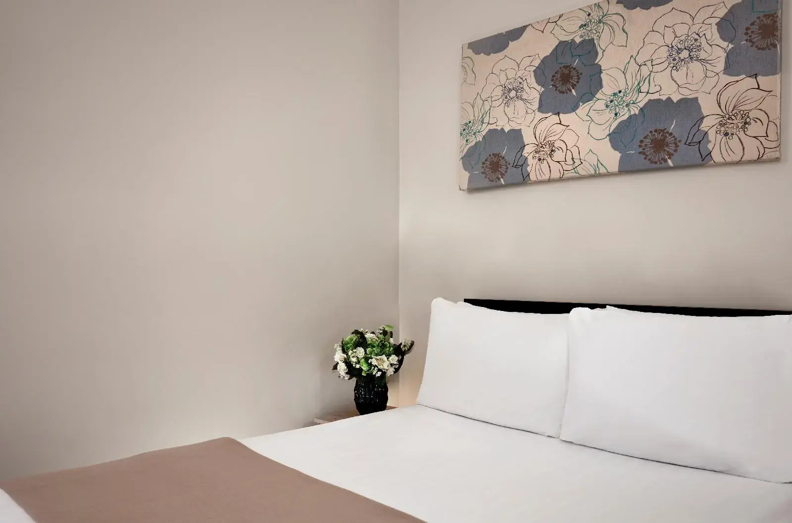 Photo - Lords Hotel