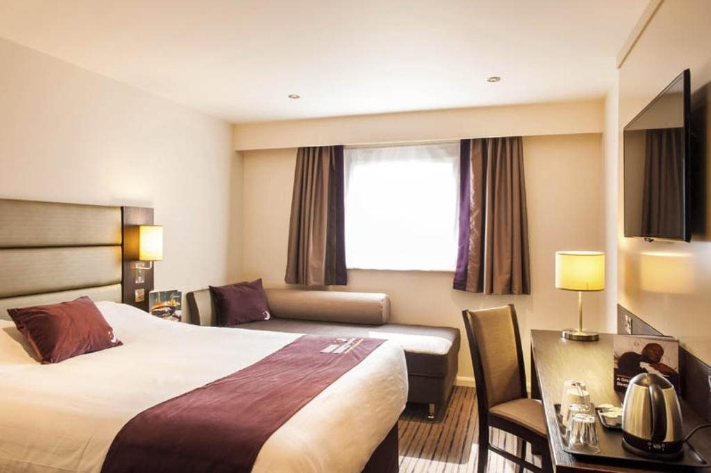 Premier Inn Manchester Trafford Centre South