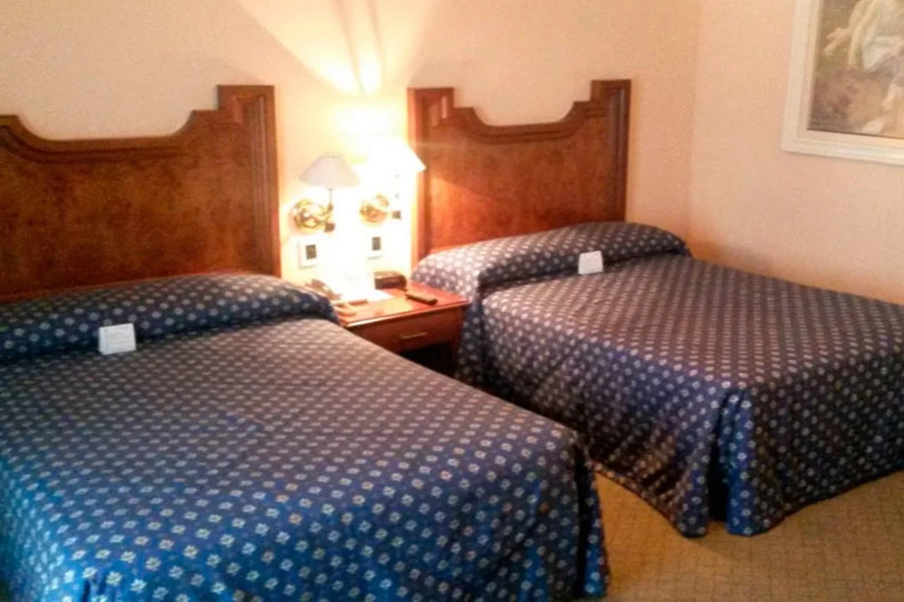 Photo - Country Plaza