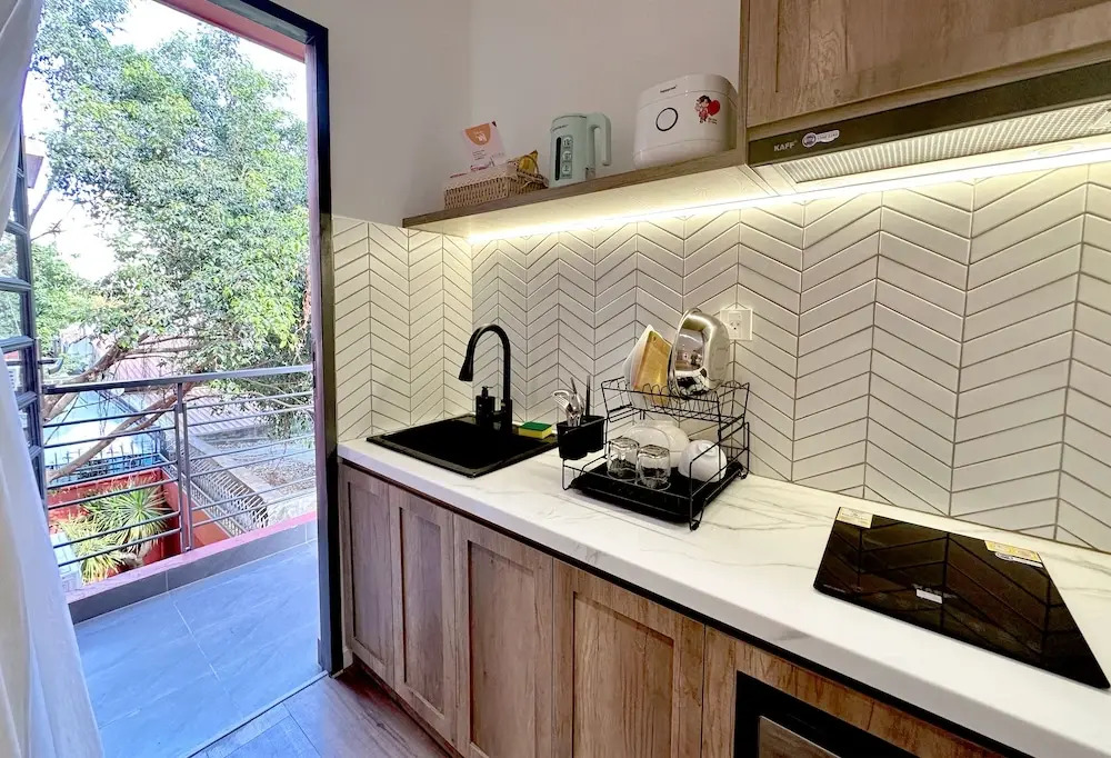 Photo - Kin Wander Tân Phong, The Moonage