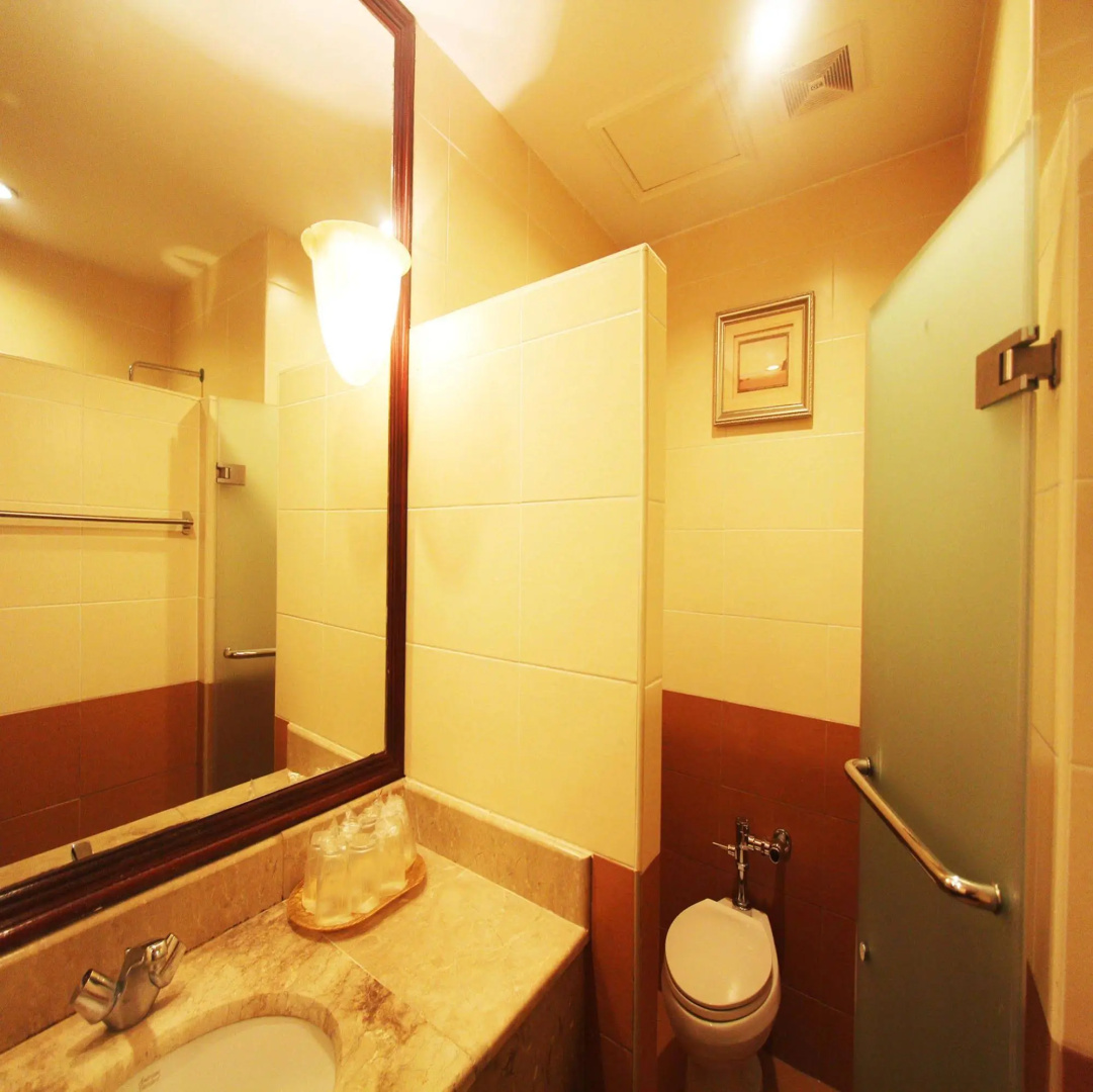 Photo - Sarrosa International Hotel and Residential Suites