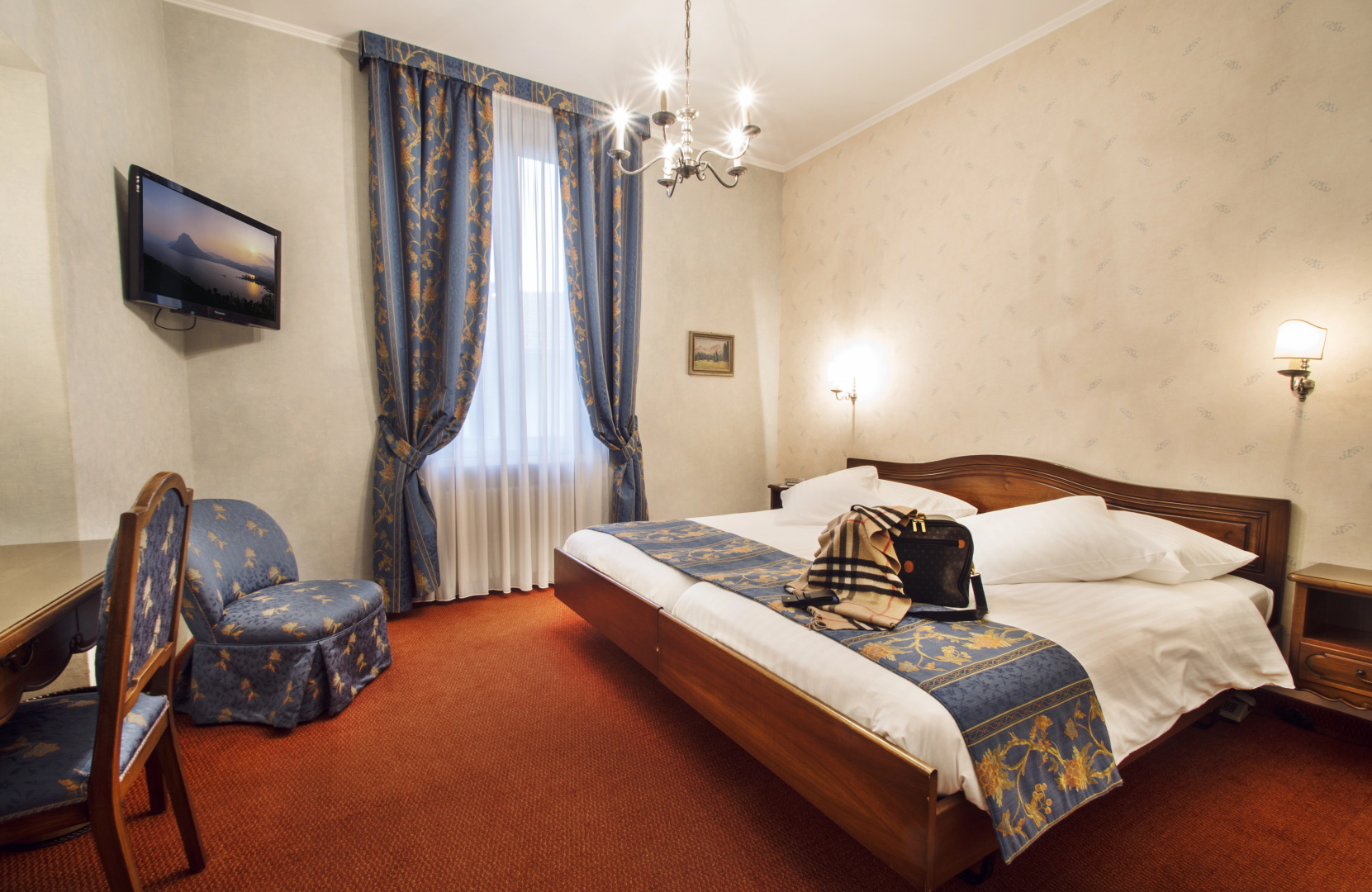 Photo - International au Lac Historic Lakeside Hotel