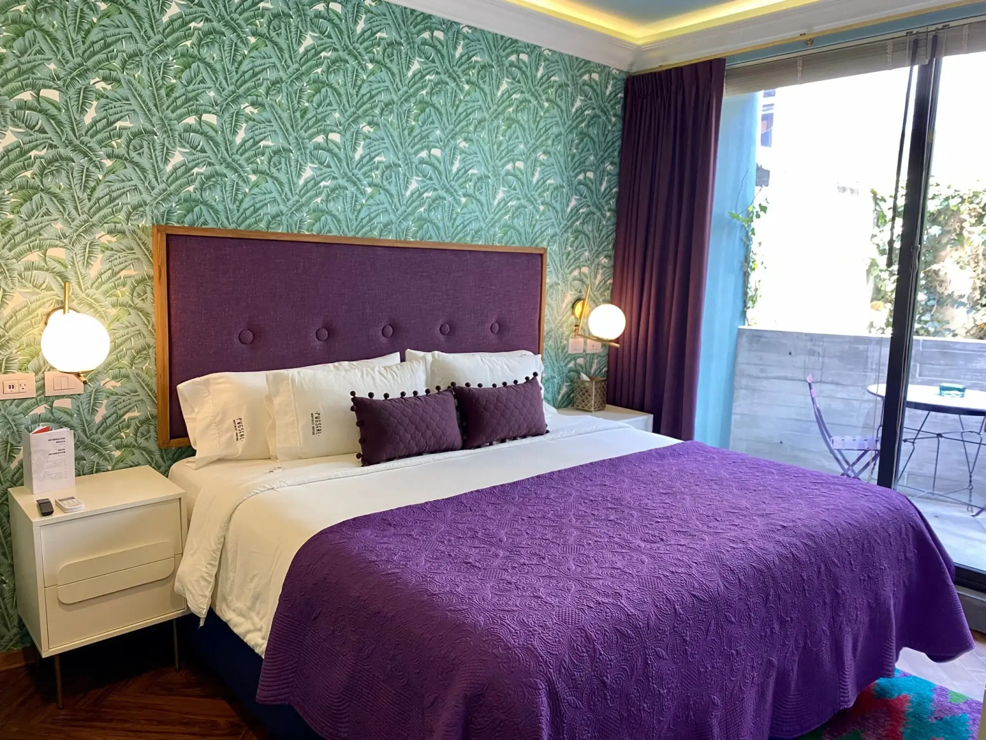 Photo - Pug Seal Polanco Anatole France