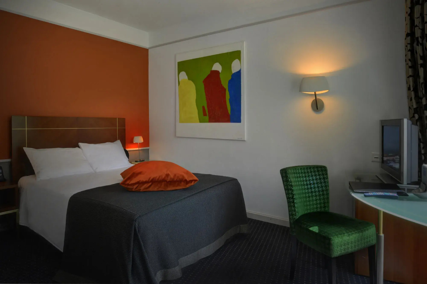 Photo - The New Midi