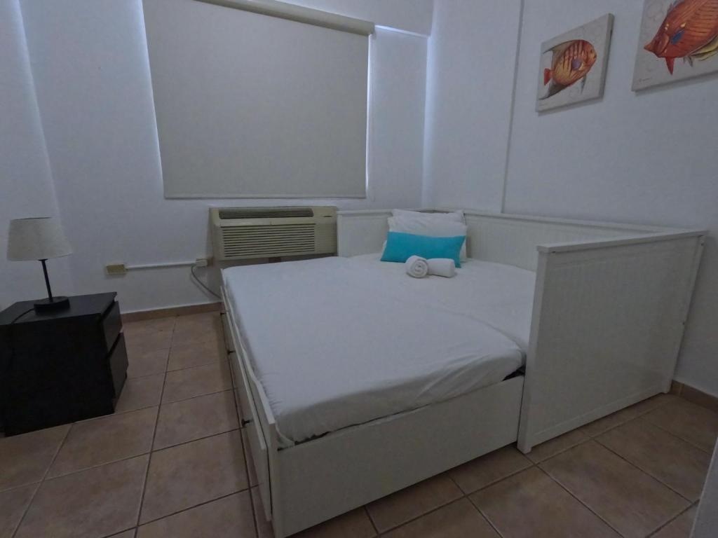 In Joyuda Beach, Apartment with Pool & Basketball Court