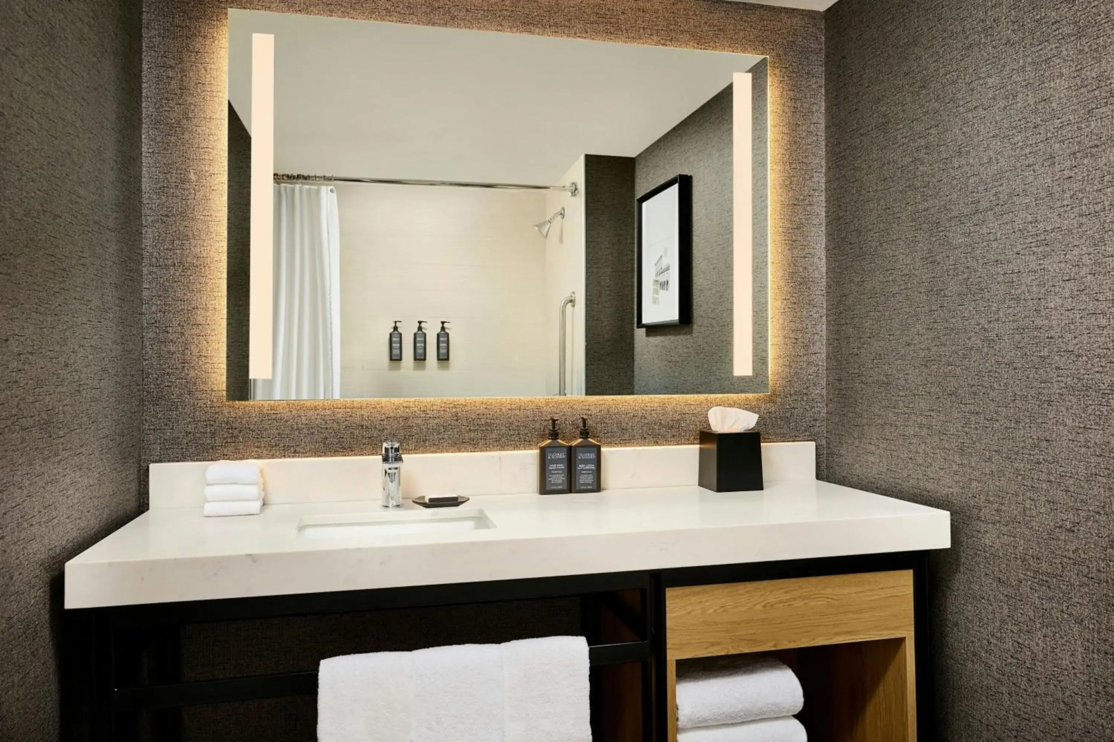 Photo - Sheraton Hamilton Hotel