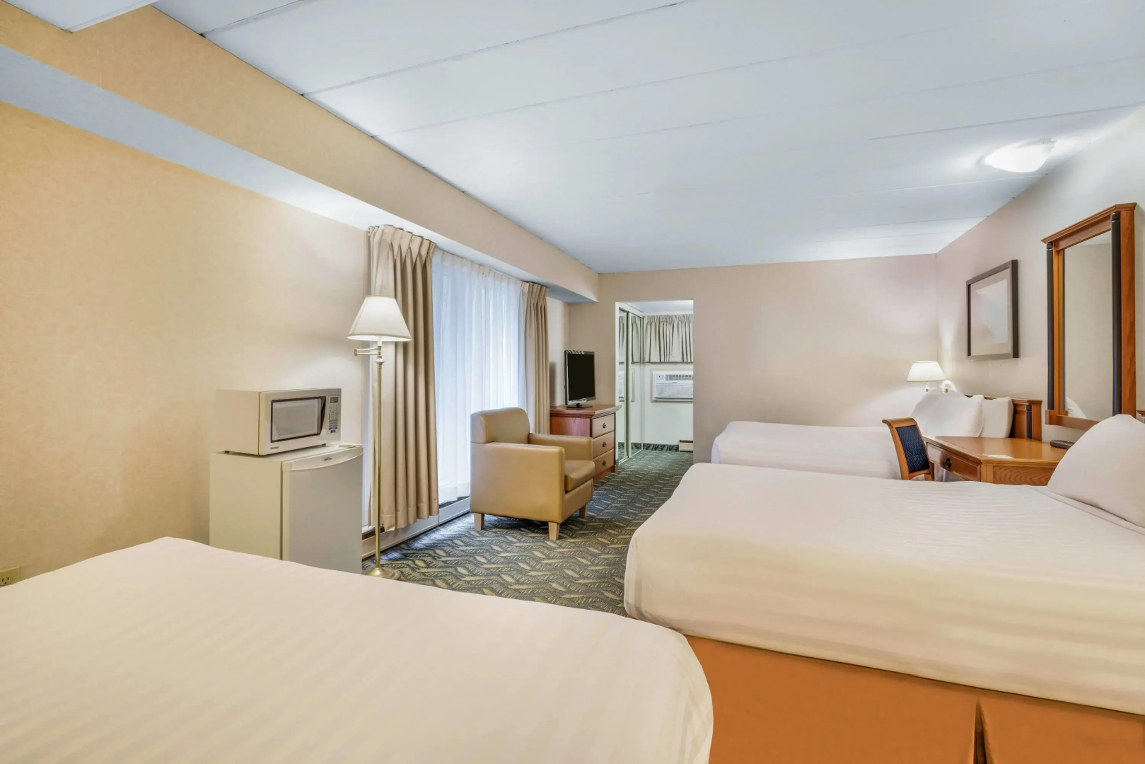 Photo - Travelodge by Wyndham Niagara Falls at the Falls