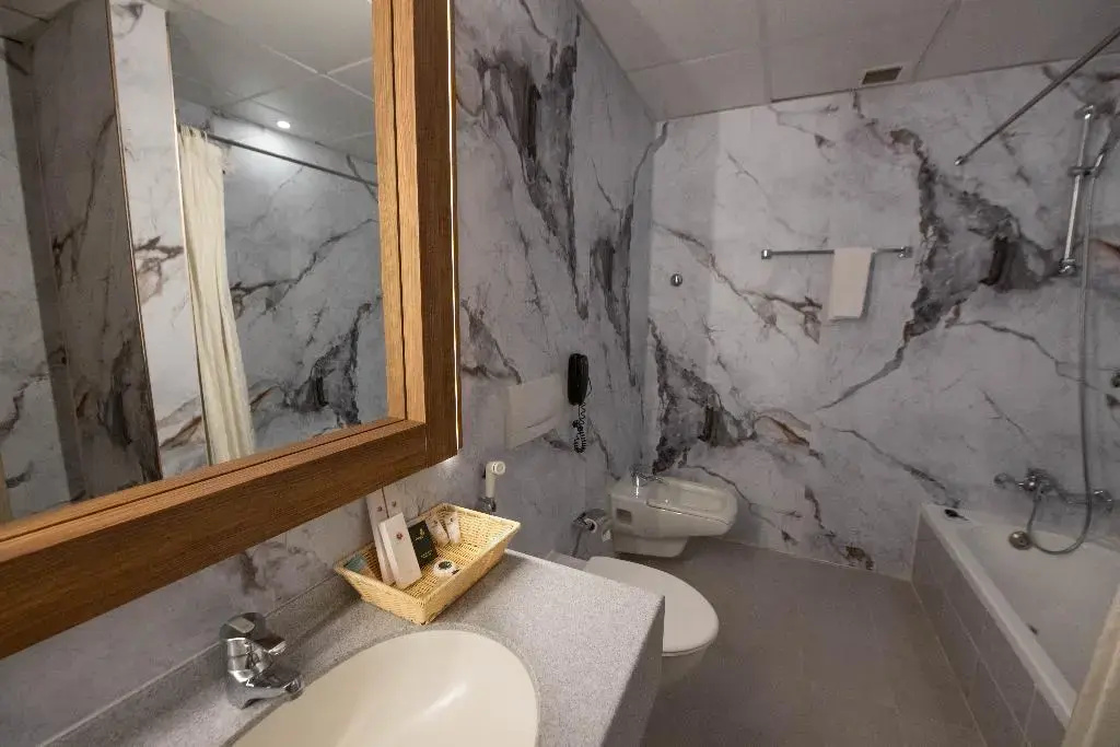 Photo - Ramee Guestline Hotel