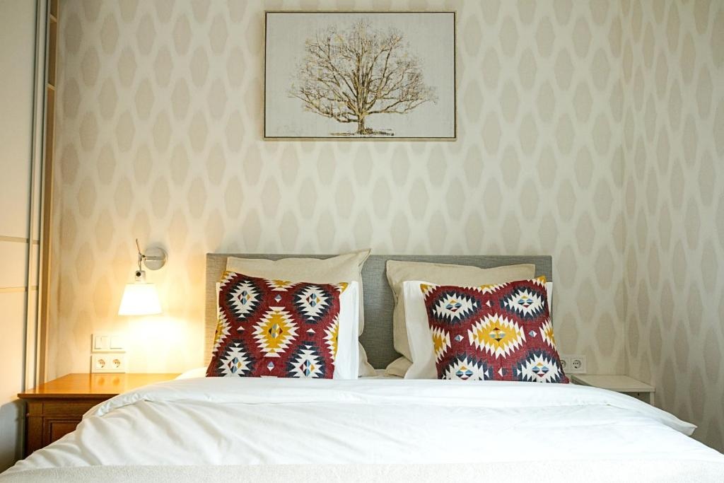 Charming 1BD Old Town Apartment by Hostlovers
