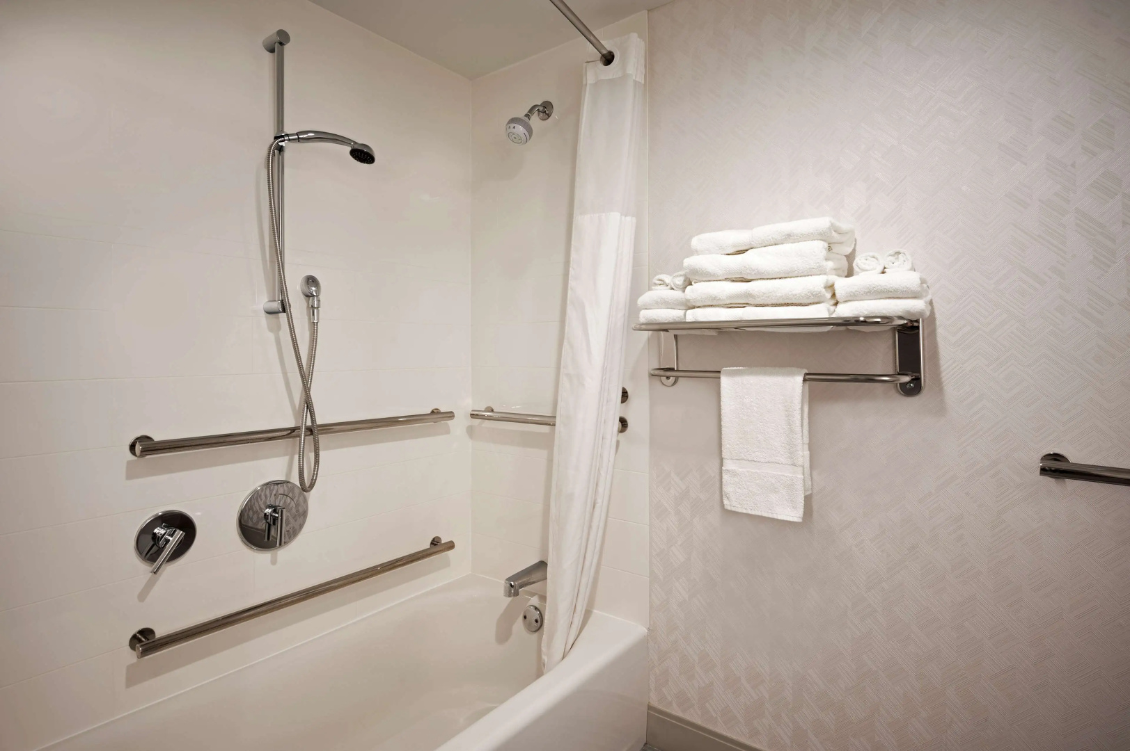 Photo - Hampton Inn by Hilton Boston/Cambridge