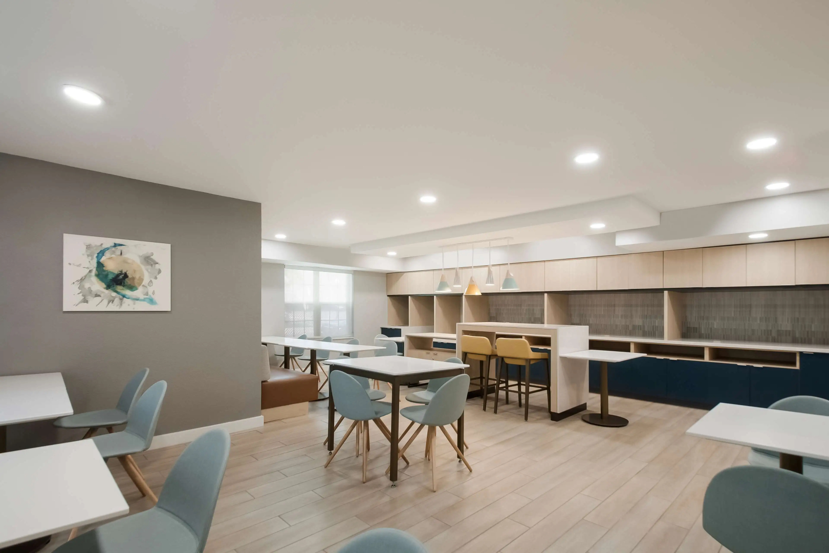 Photo - Sonesta Simply Suites Falls Church
