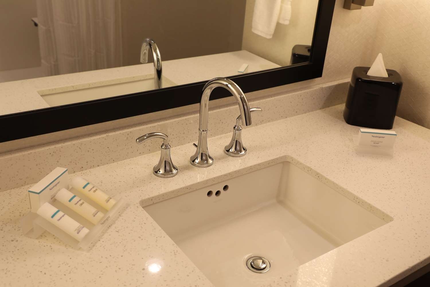 Photo - Hilton Garden Inn Austin Airport