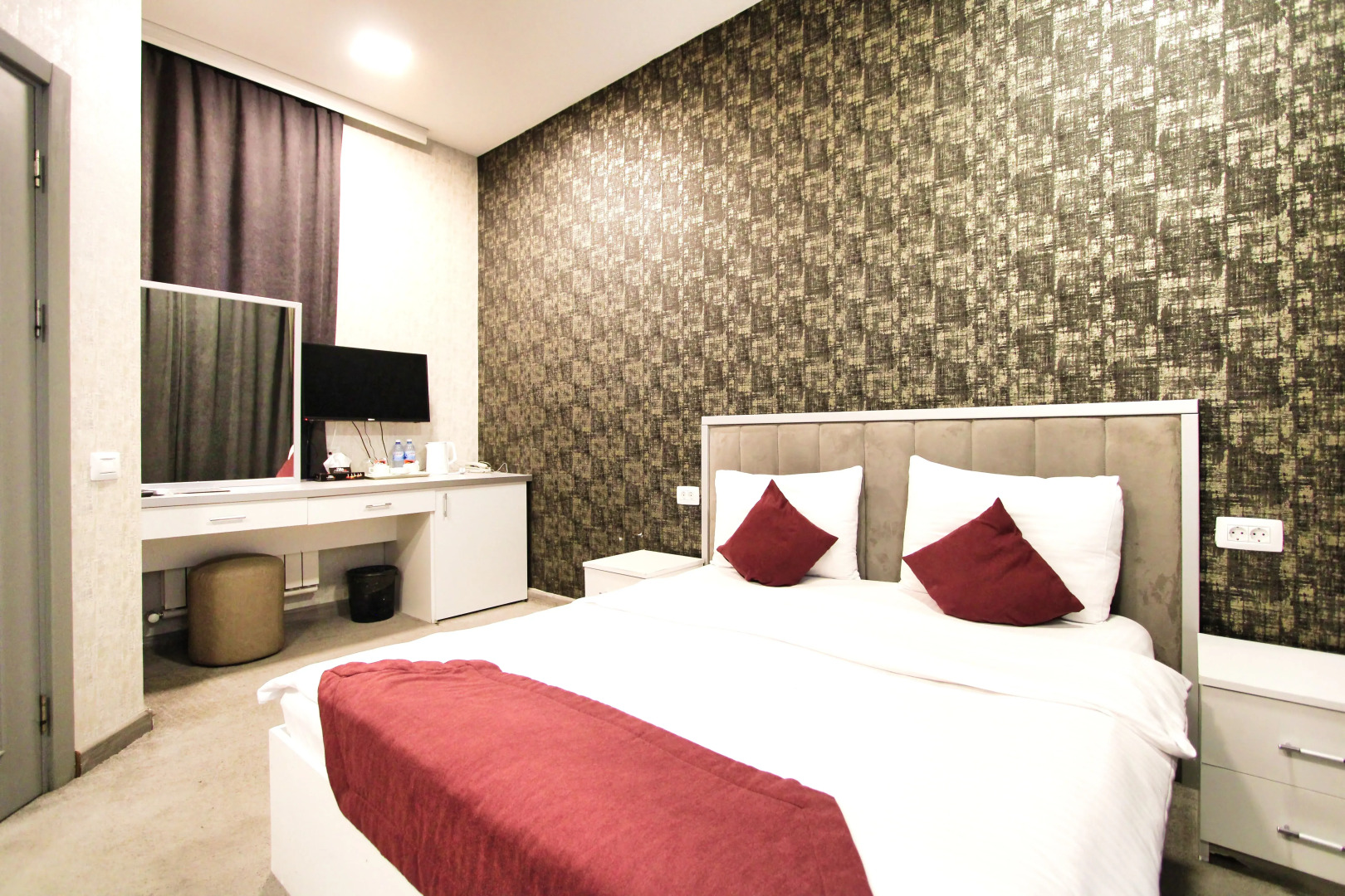 Photo - Old Sunday Hotel