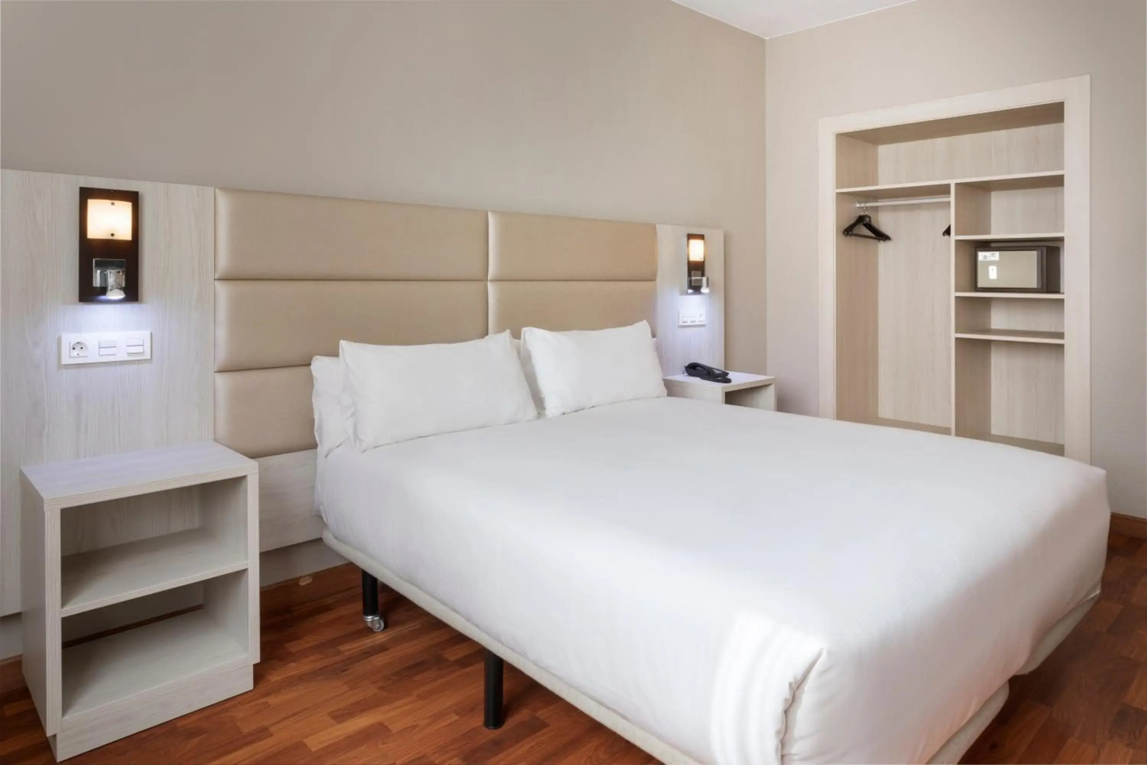 Photo - B&B HOTEL Zaragoza Royal