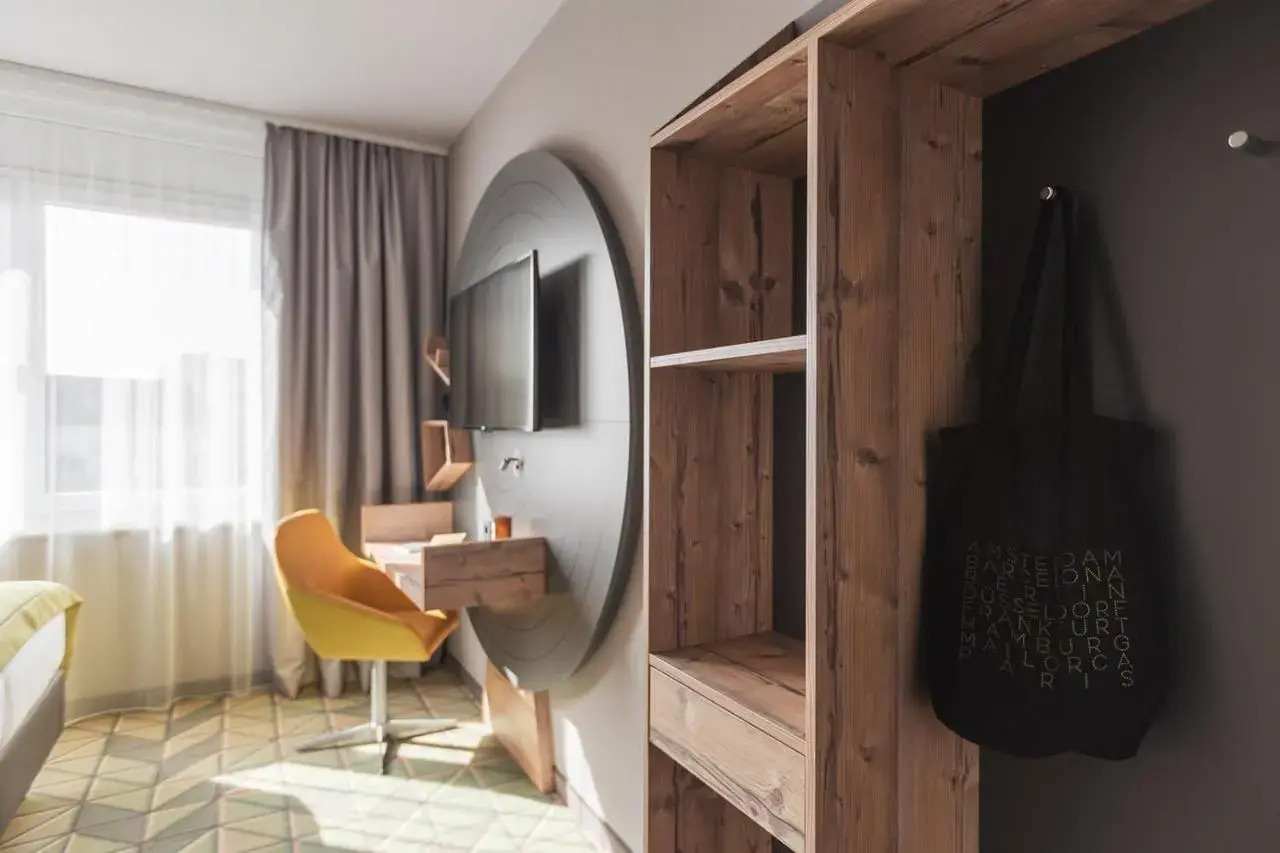 Photo - Holiday Inn - the niu, Mill Cologne Mülheim by IHG